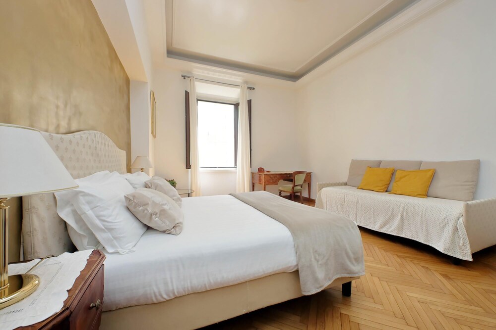 New The Triton - Spacious and Elegant Apartment With A C Between Trevi Fountain and Spanish St