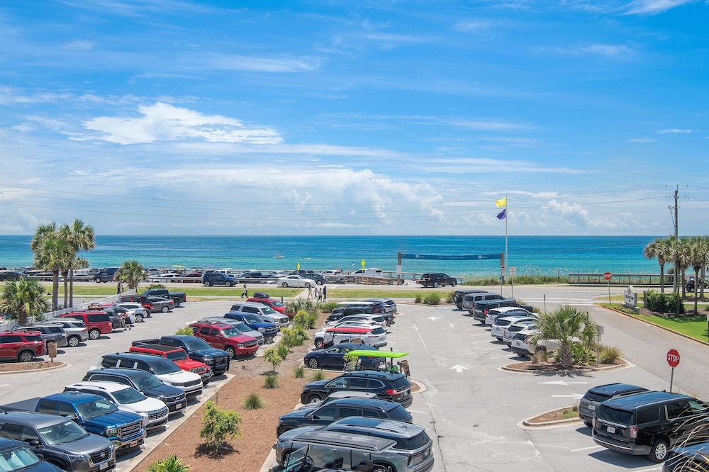 Pavilion Palms 204c