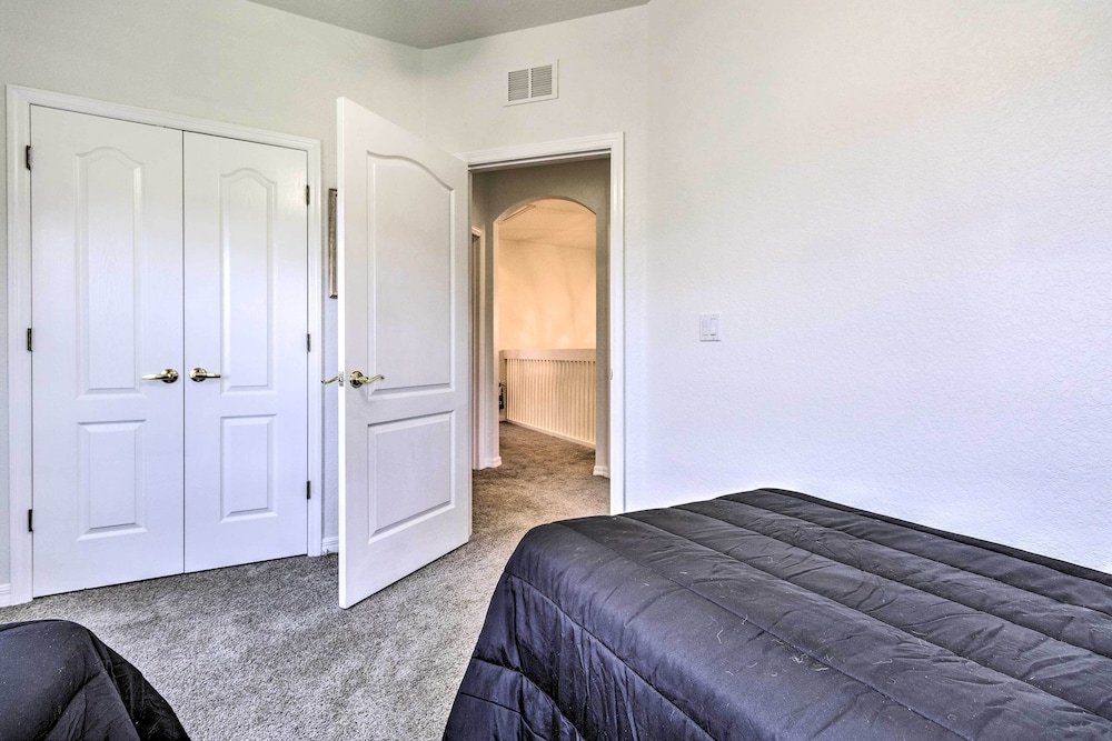 Kissimmee Townhome w/ Pool Access ~ 7 Mi to Disney view 4