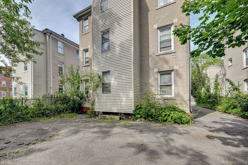 Convenient Hartford Condo < 2 Mi to Dtwn!