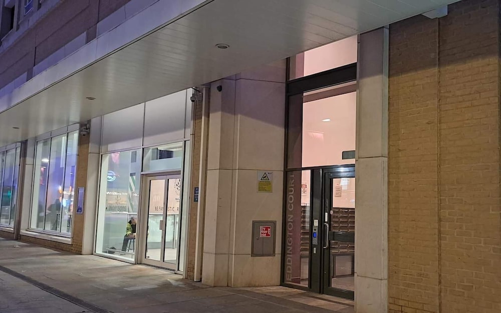Near Excel - Wifi - Parking - Pets - Sleeps 5