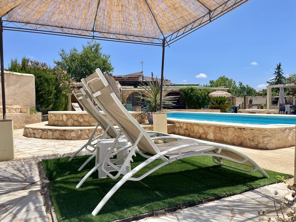 Pinoso/ubeda House With 6 Bedrooms