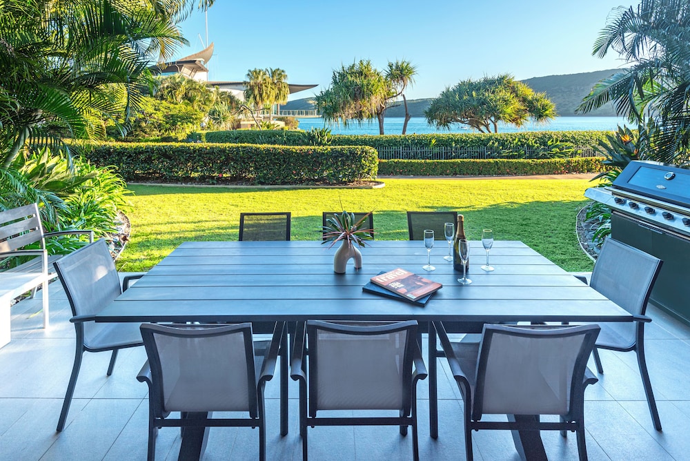 6 Yacht Club Oceanfront House On Marina Deluxe 4 Bedroom With 2 Golf Buggies