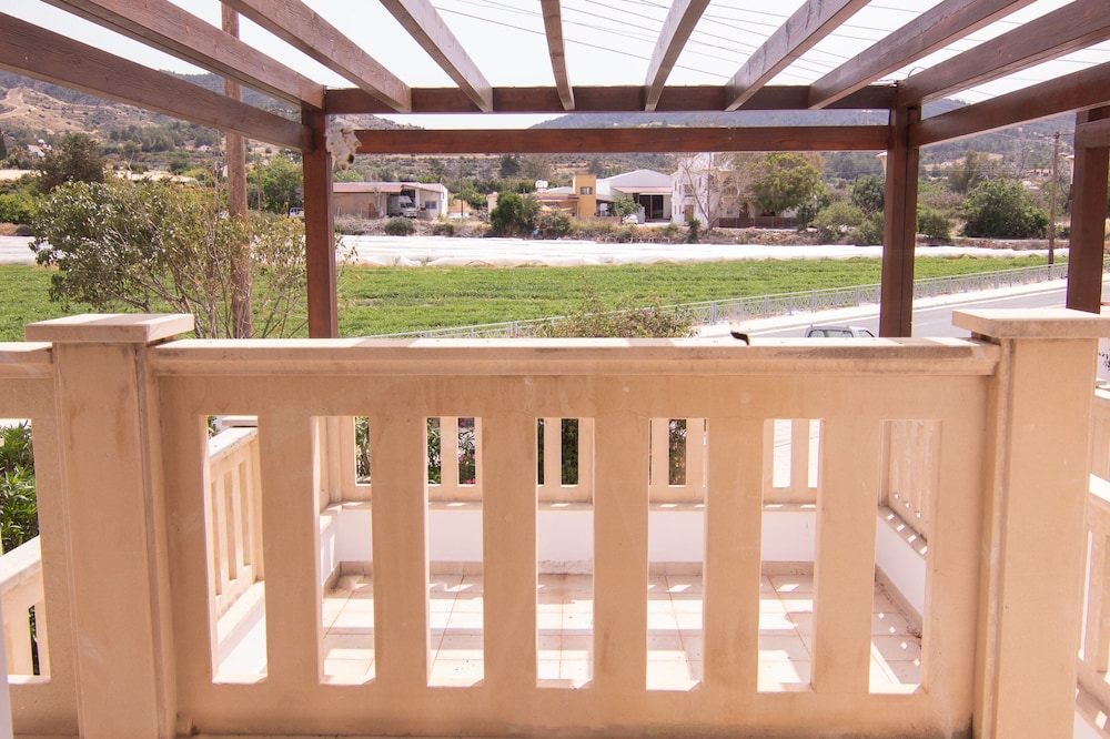 Phaedrus Living Beachfront Villa Merenda