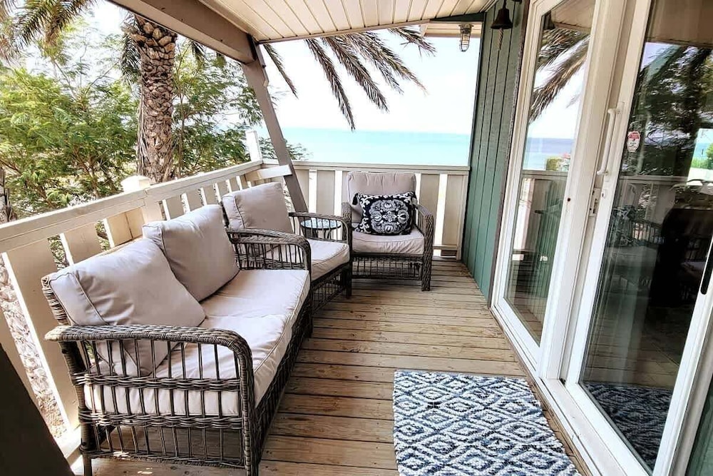 Madre Azul Bay House 3 Bedroom Home