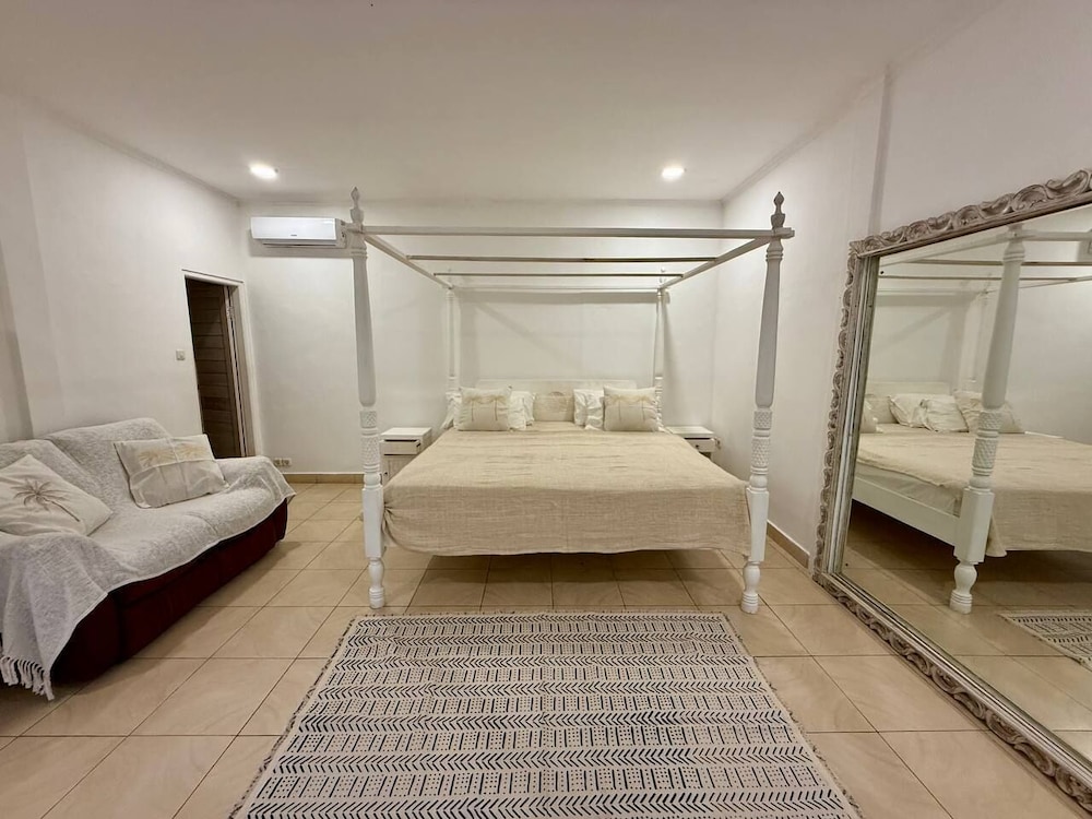 Villa White Orchid