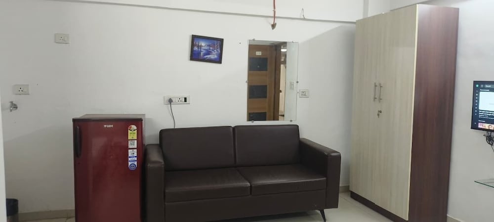 Royal Night Guesthouse - Daman