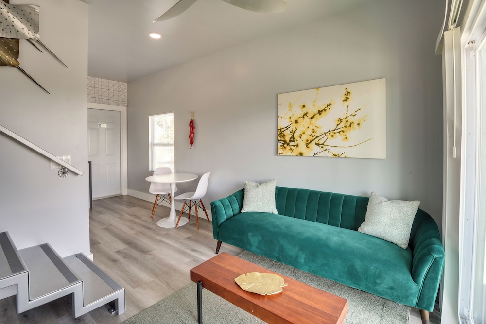 Walk to Daytona Beach & Boardwalk: Apt w/ Balcony