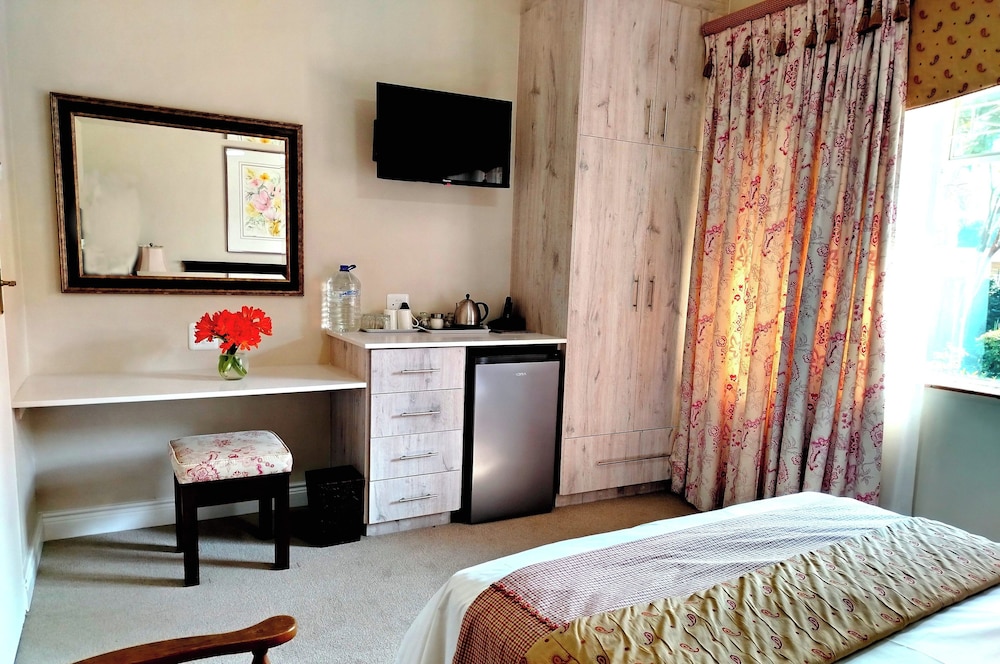 Royal Ridge Guest House and Apartments