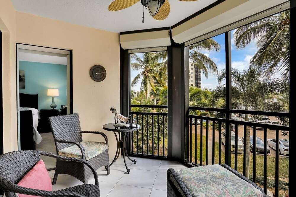 Harbor Point 224 - Bay Beach Lane 2 Bedroom Condo by RedAwning view 4