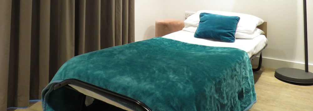 Tudors eSuites Birmingham Canalside Apartments view 4