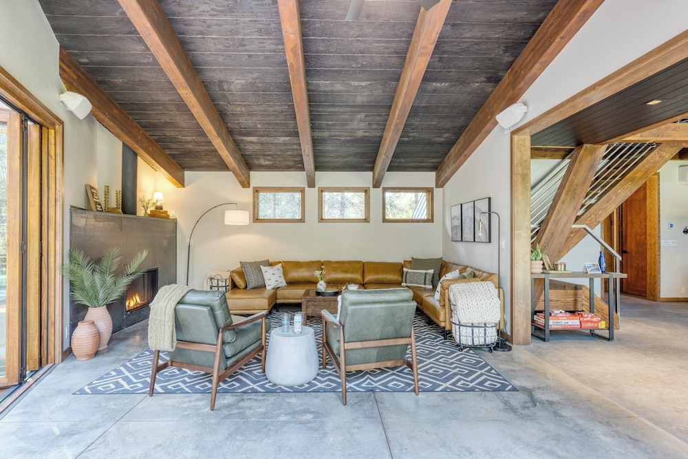 Lazy River Glamp-house by Avantstay Newly Built, Luxe Indoor-outdoor Living