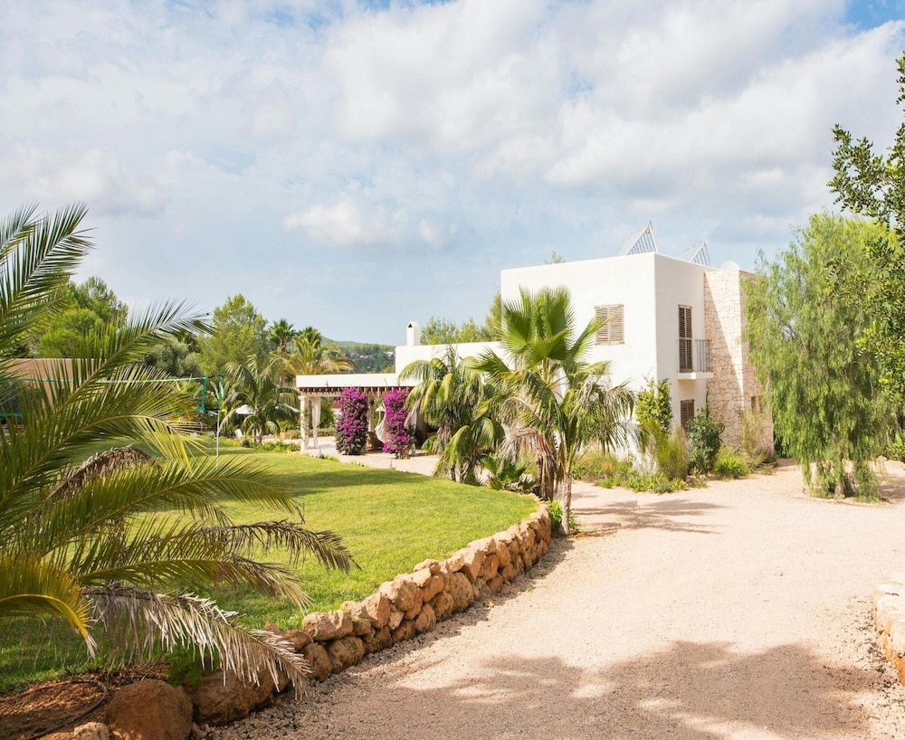 Holiday Home With Wooden-beamed Patio