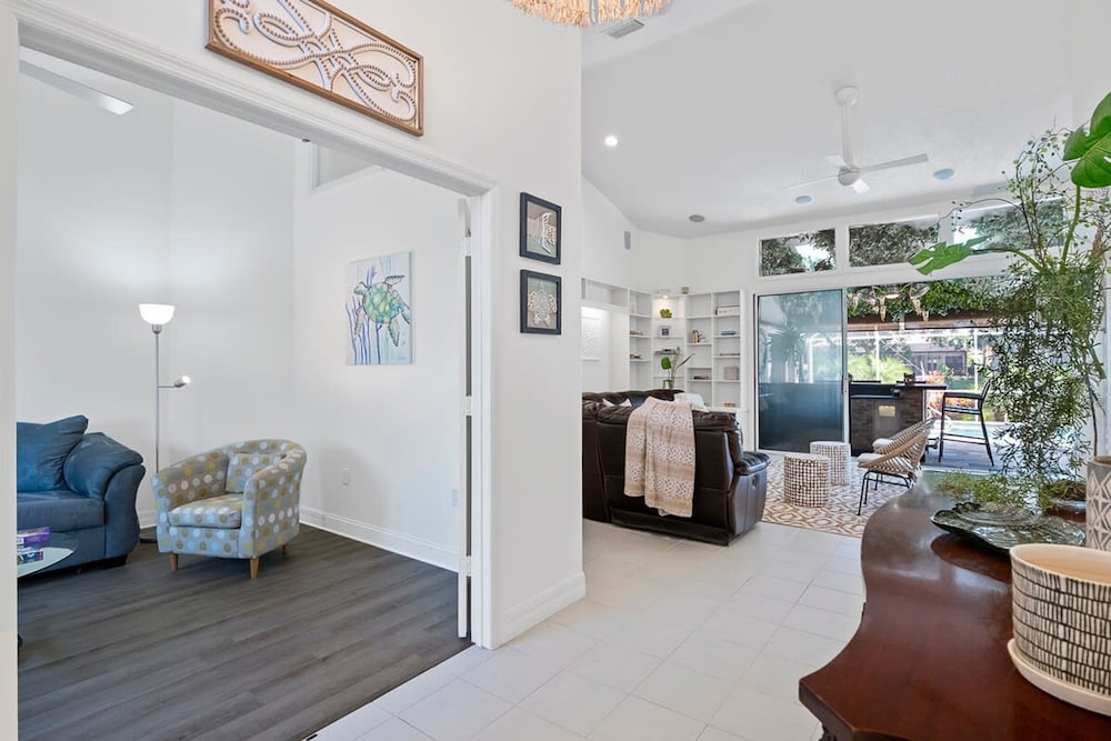 Luxury Heated Pool Home on Saltwater Canal w Tiki