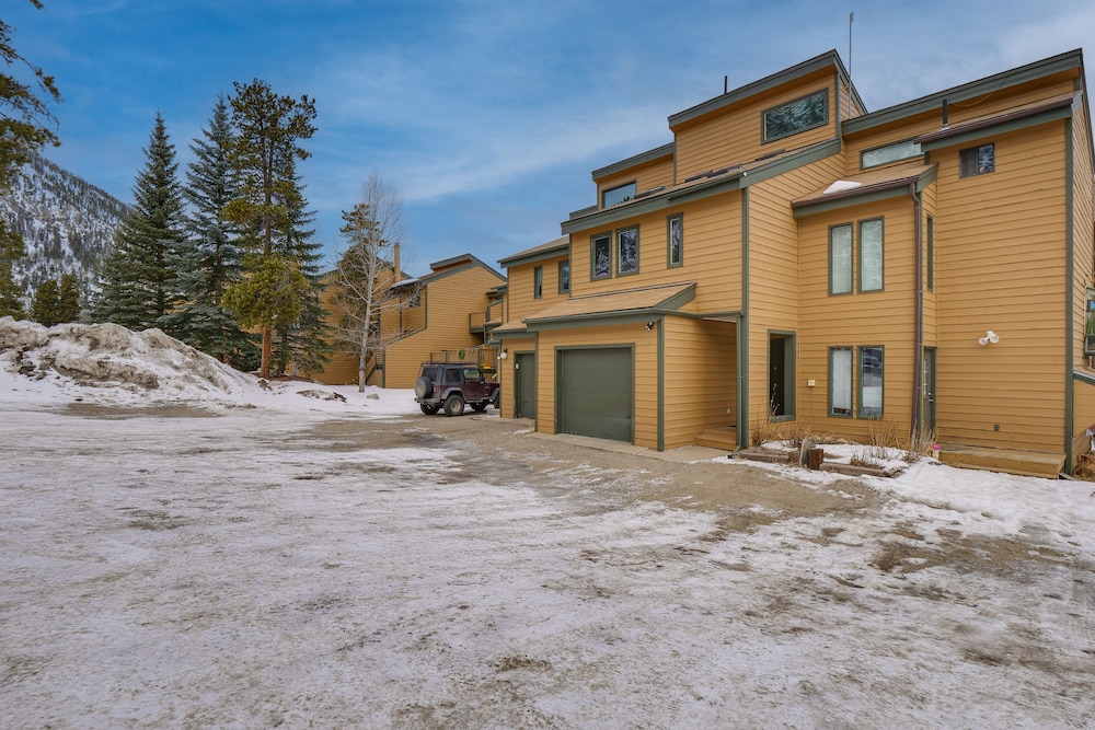 Updated Townhome Near Main Street, 10 Mi to Breck!