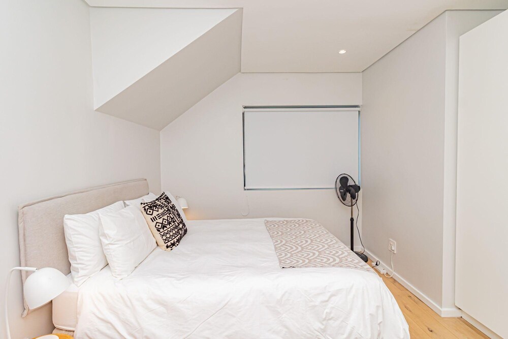 Modern Sea Point Apartment w Rooftop Deck 9 on S view 2