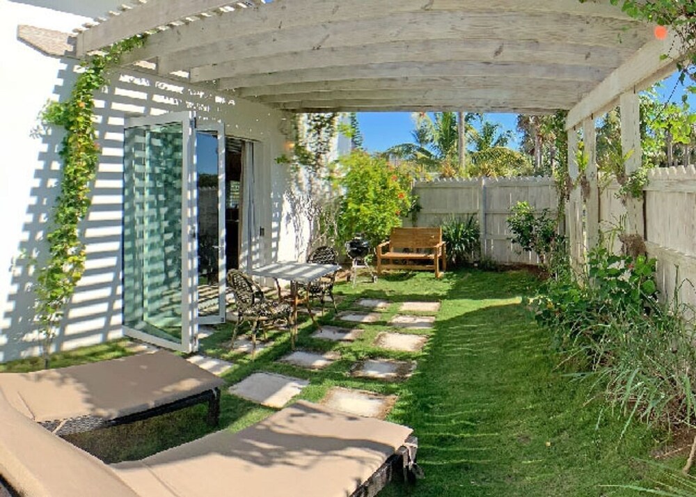 Eleuthera Vacations - Boathouse La Bougainvillea 1 Bedroom Cottage - Property Image 3
