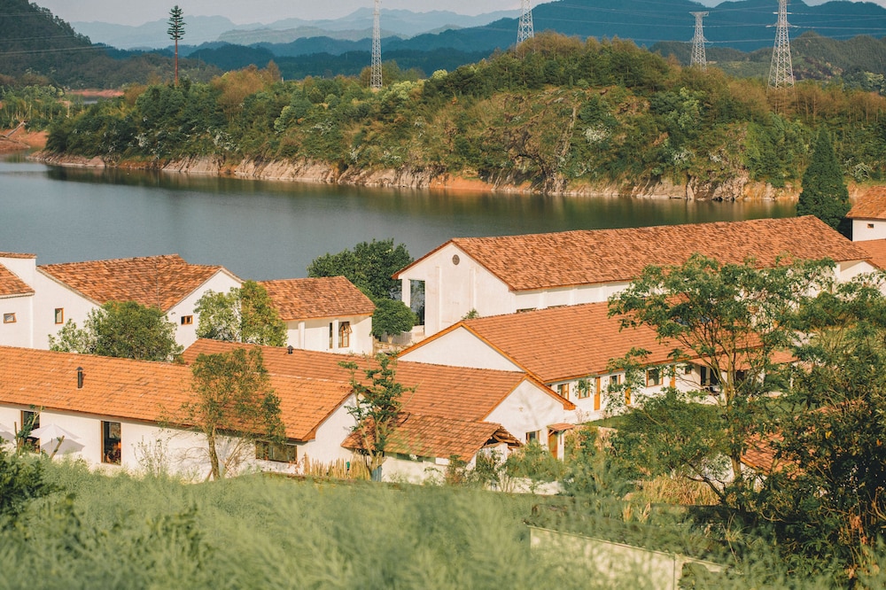 Cipo Qiandaohu Lake Holiday Homestay
