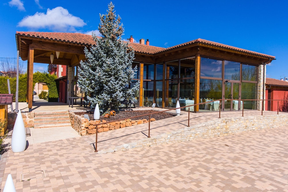 Hotel Restaurante Quintanares - Property Image 1