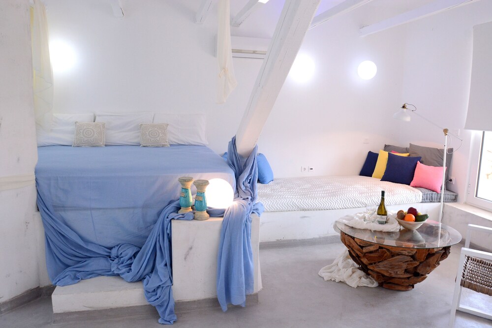 Kouros Home Hotel