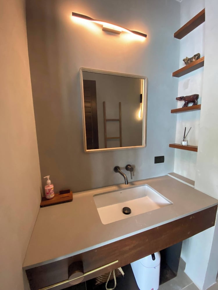 Kalamari Luxury Beach Front Villa