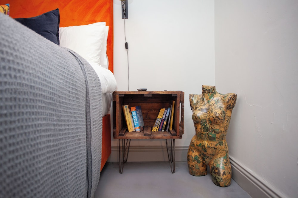 Higgihaus Apt1 36 37 Royal York Cres