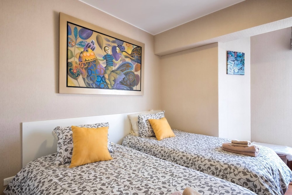 Ur Place Rentals - Modern 3bdrm, Swimming Pool And Gym view 4