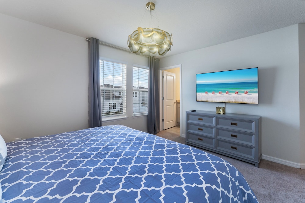 Amazing 8BR Villa by Disney Pool Theater