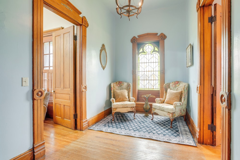 Family Home Near Franklin Historic District