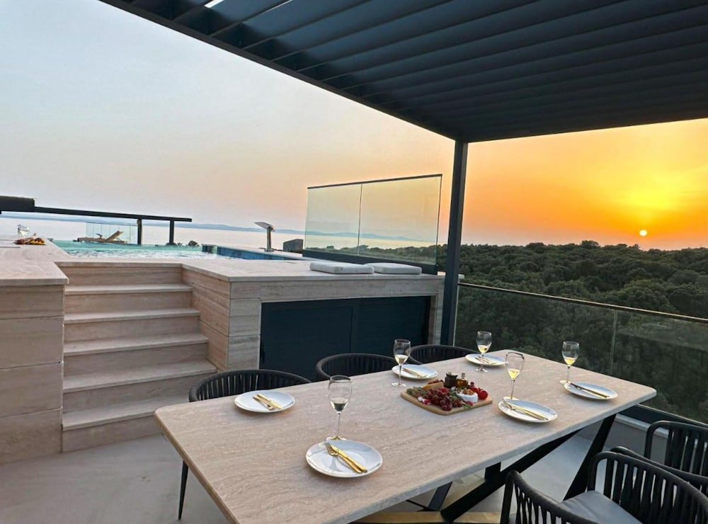 Leonarda Waterfront Residences