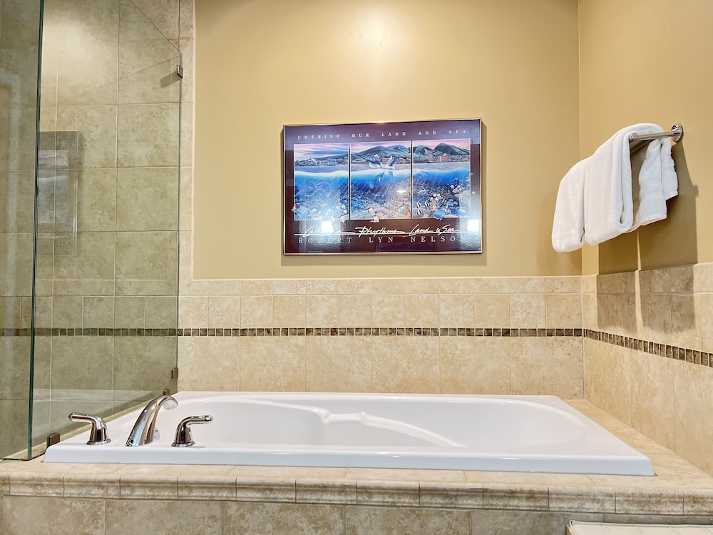 Parksville Vacations - Park Sands Beach Resort - Property Image 7