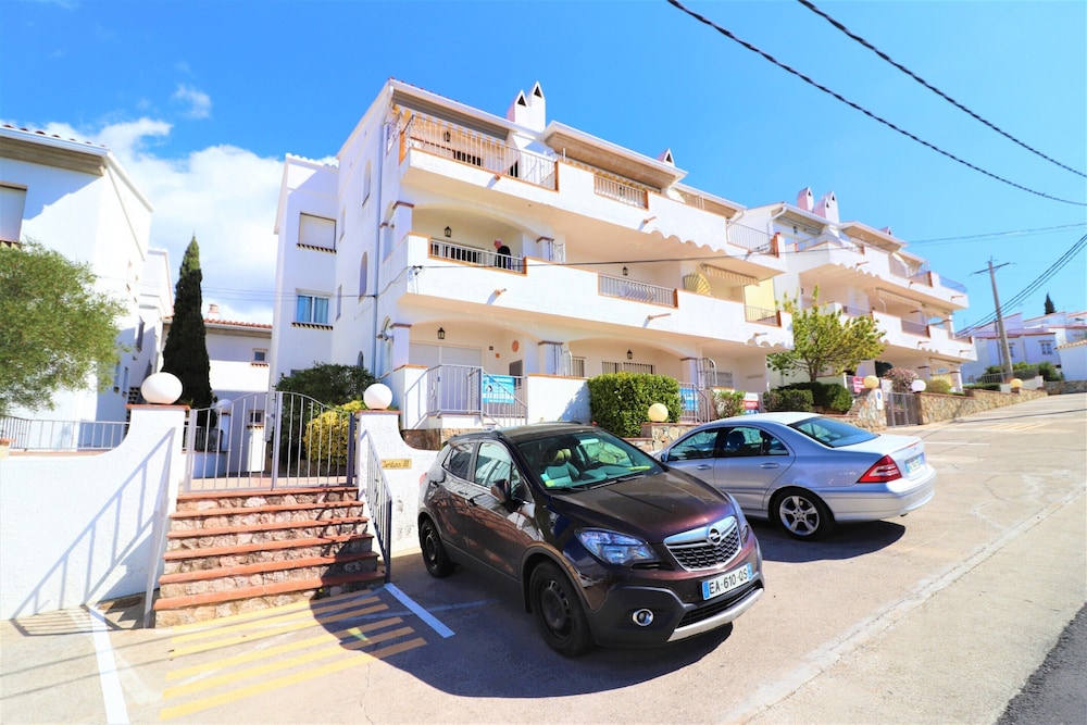 Apartment in Roses Near Cap de Creus