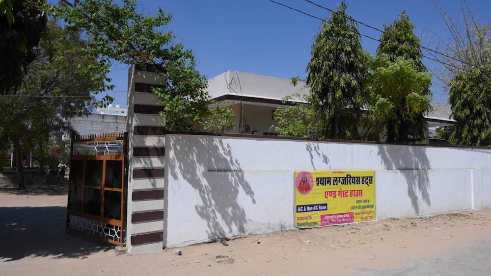 Shyam Luxurious Huts & Guest House