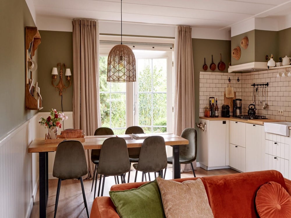 Flamboyant Farmhouse in Baarlo With Hot Tub, Garden