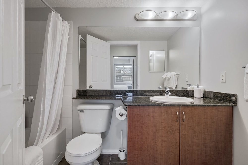 AMAZING 3Br Condo | Heated Pool & Hot Tub | Hm Theatre | Fire Table | Pool Table view 3