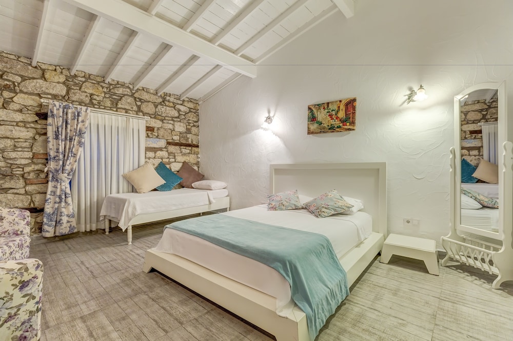 Alacati Eski Ev Hotel - Image 21