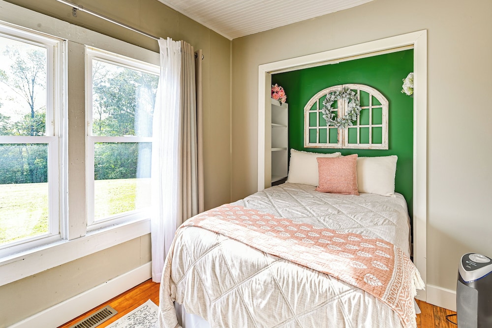 Rock Climb, Hike, Relax! Quiet Beattyville Retreat