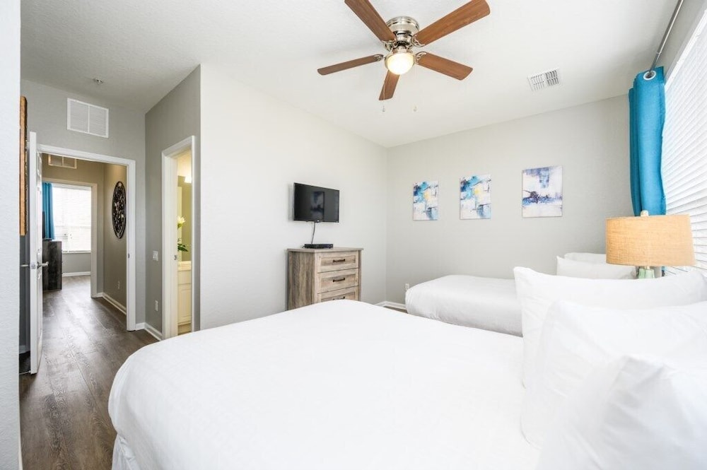 Epic Universe New Listing Beautiful Townhome, Vista Cay 4019