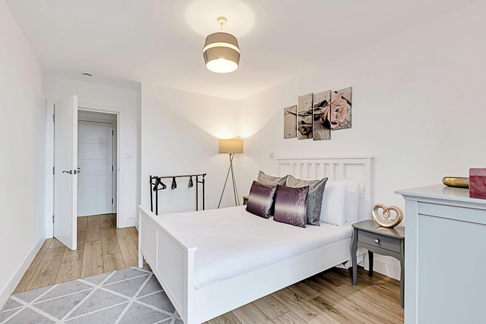 Newly Furnished and Bright Home view 4