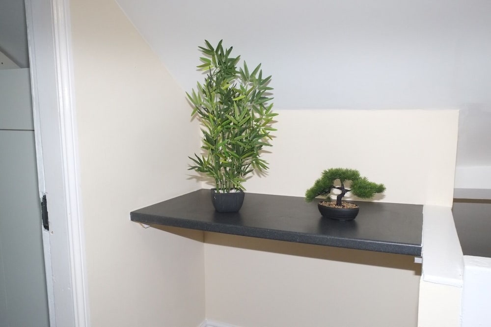Nottingham 5-br, Sleeps 11 w/ Garden & Parking