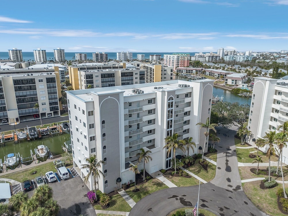 Casa Marina 432 Newly Remodeled, Water View 2 Bedroom Condo