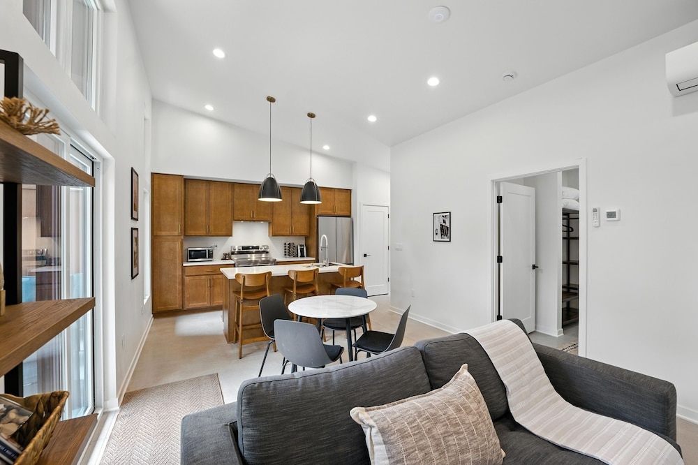 500 House - Unit D 2 Bedroom Townhouse