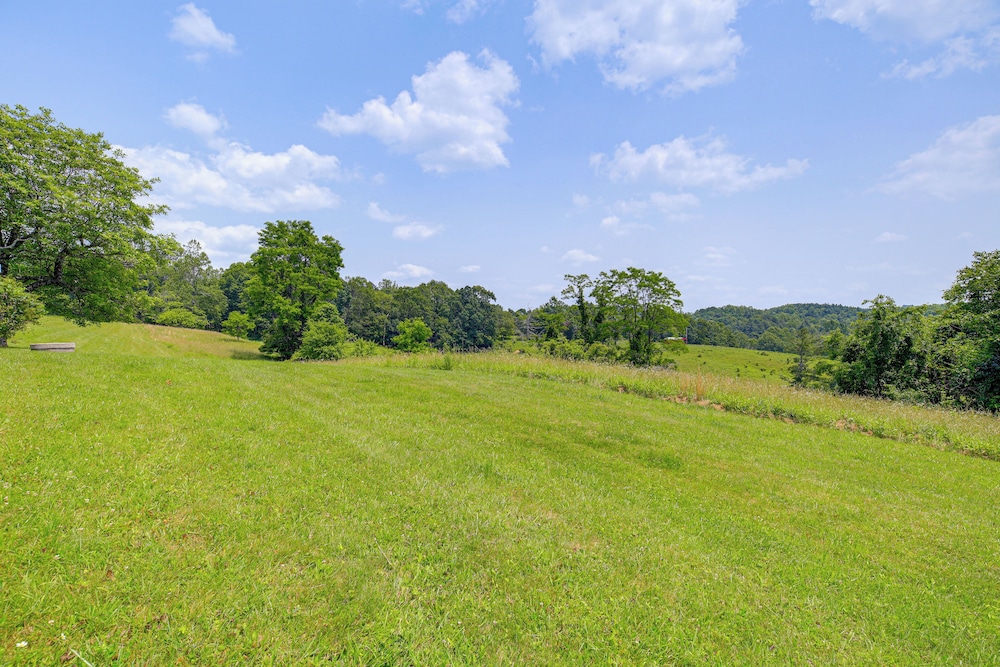 Near Blue Ridge Parkway: Galax Home w/ Mtn Views!