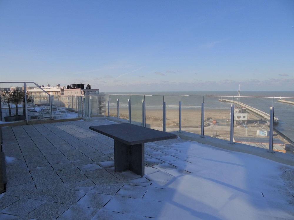 Seaside Serenity Apartment