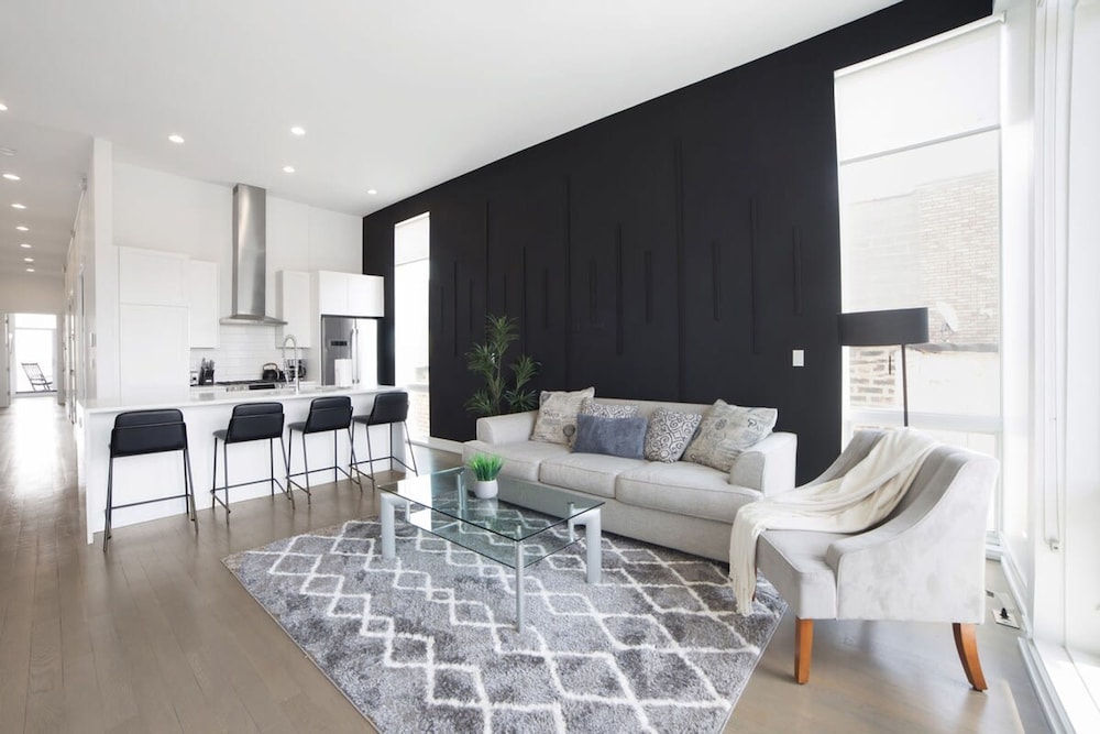 4-bedroom Penthouse w 2 Large Balconies Rooftop