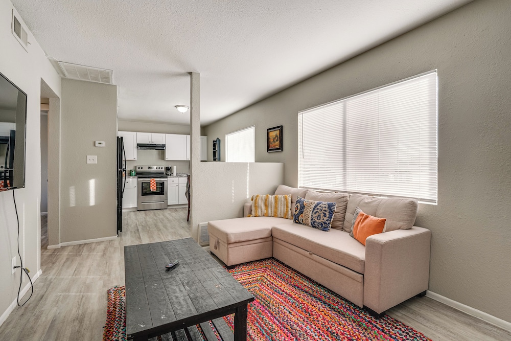 2 Mi to Dtwn & Chase Field: Condo w/ City View!
