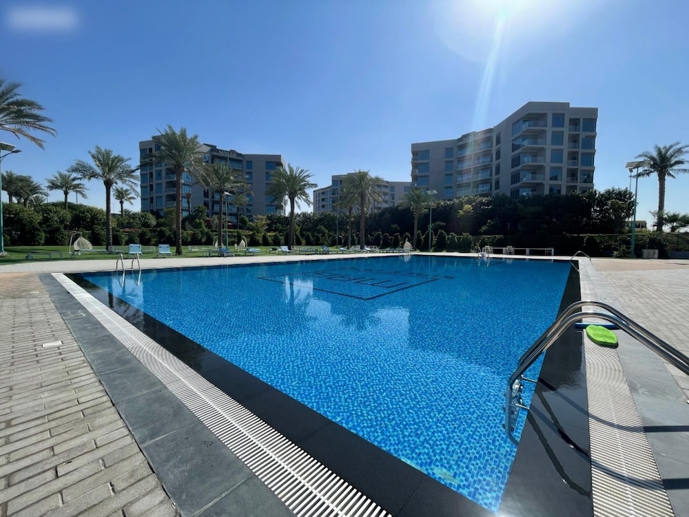 Deluxe 1BR in Dubai South