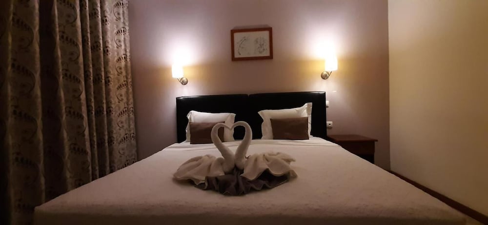 Room in Guest Room - Deluxe Double Room With Balcony in Vila do Maio