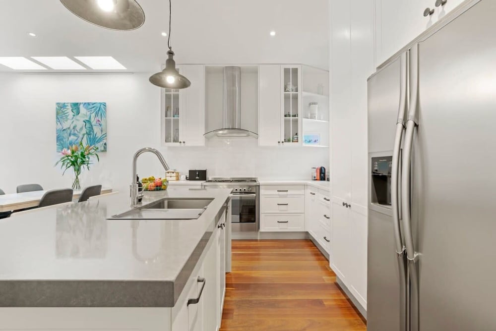 Bright Home in Trendy Newtown Close to the Park