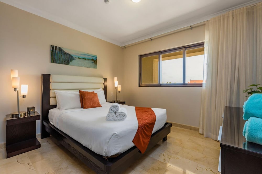Luxury 1BR Condo Great Location Amenities